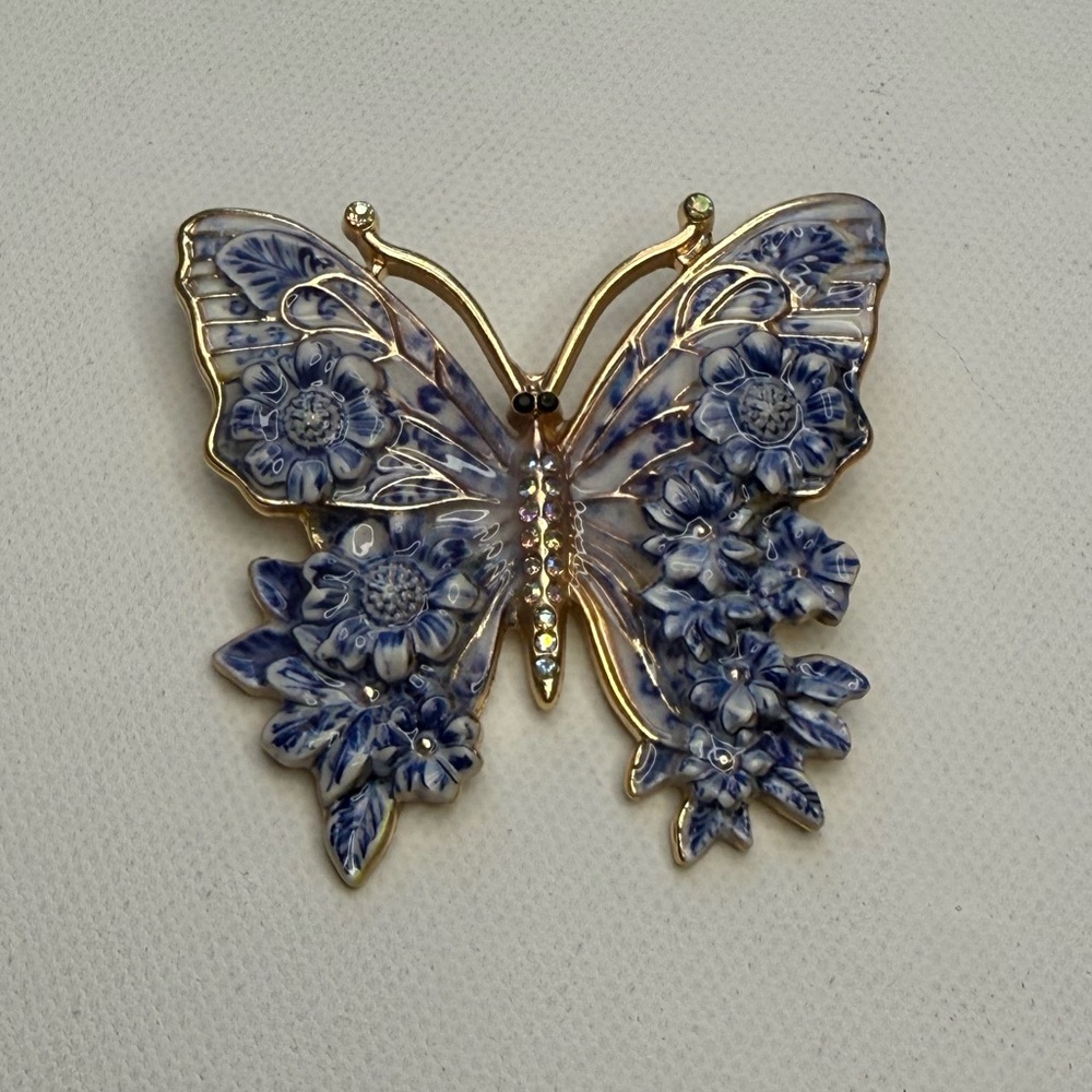 Elegant Blue and Gold Butterfly Brooch - Picture 3 of 5